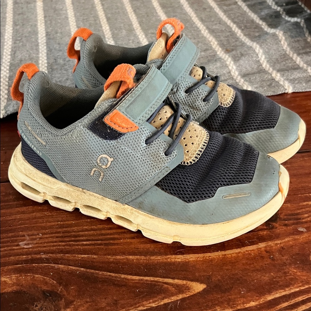 On Running Kids Play shoe
